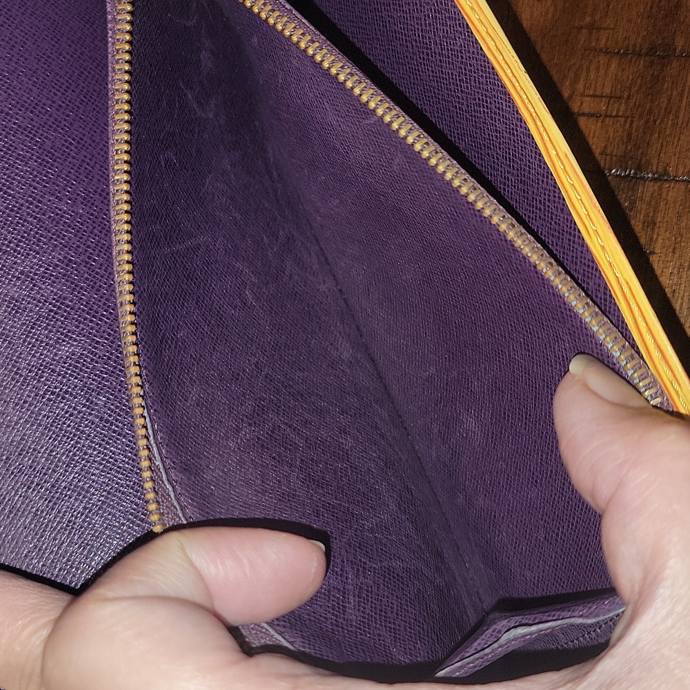 Authentic Louis Vuitton Epi Sarah wallet - Picture 7 of 9